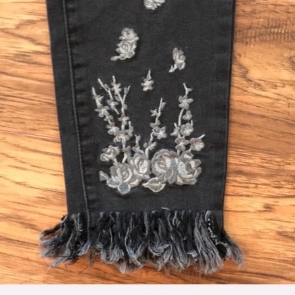 Raw Hem Ankle Jeans Black - Picture 3 of 7